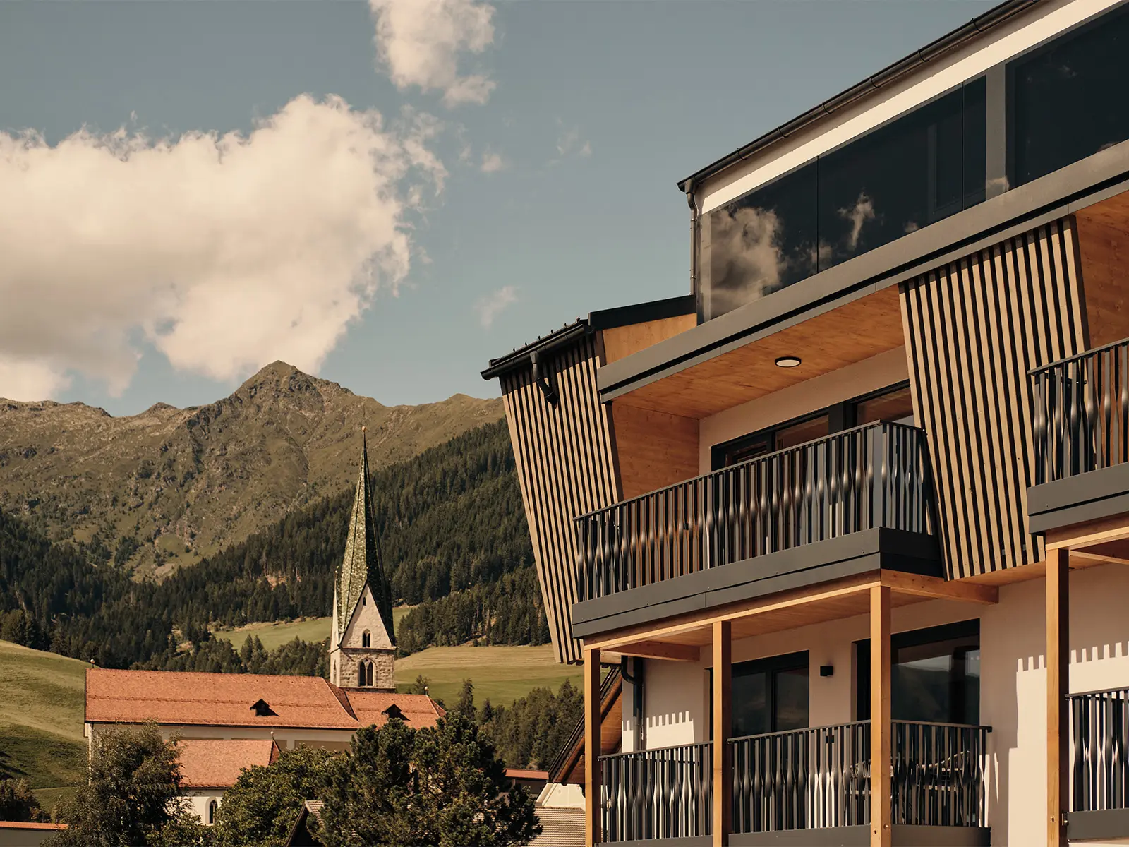 Hotel · Montara