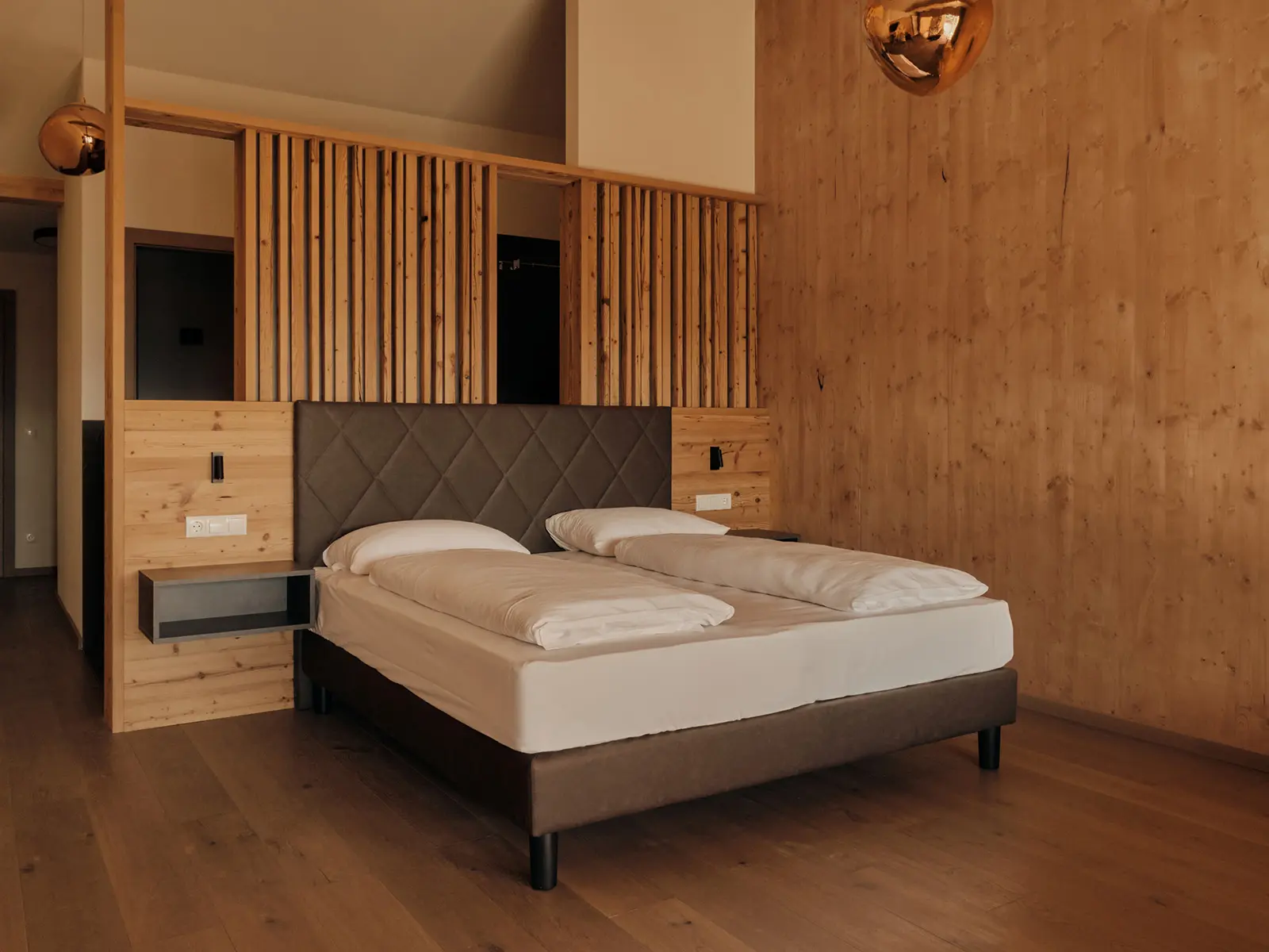 Hotel · Montara