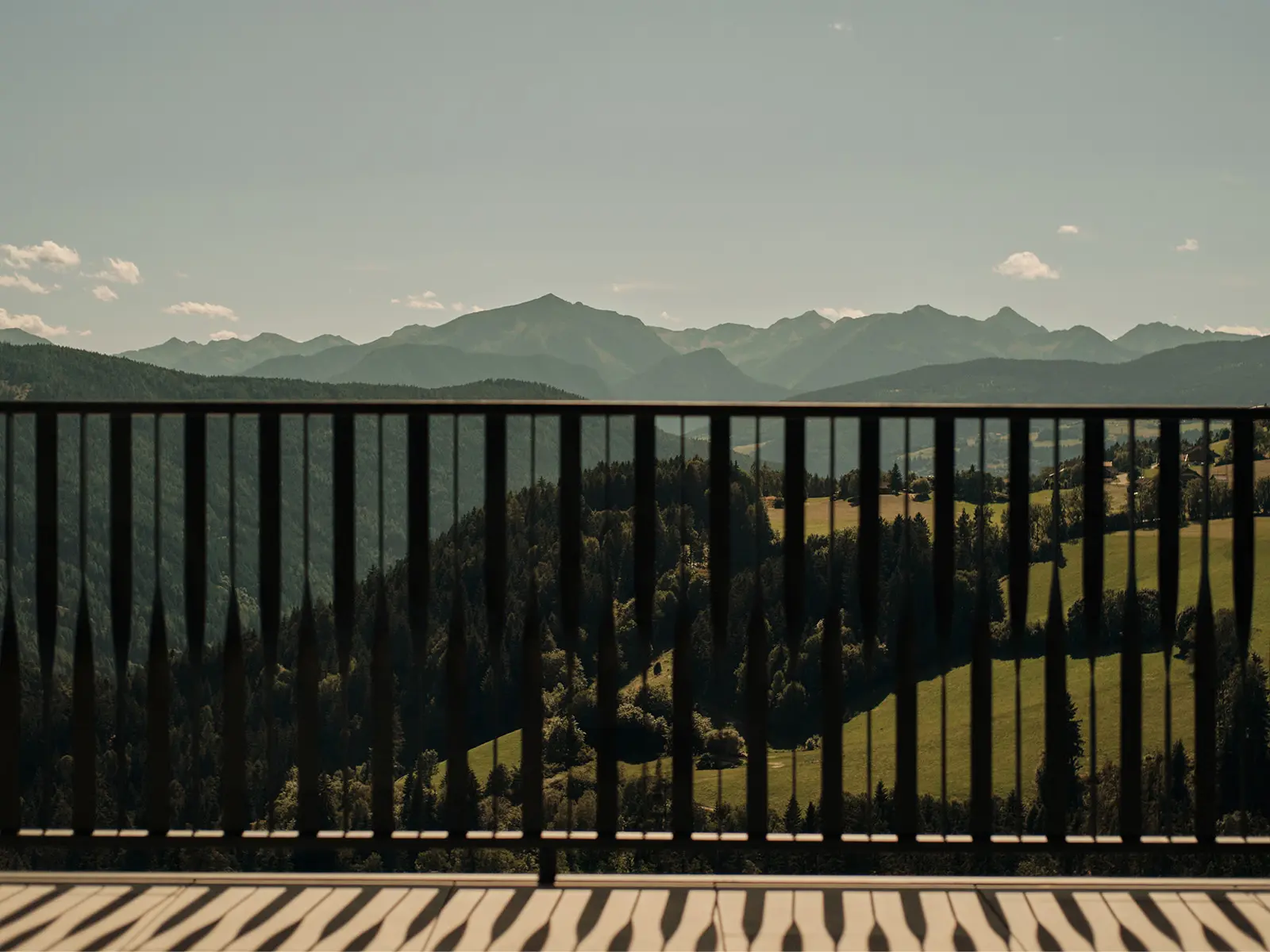 Hotel · Montara